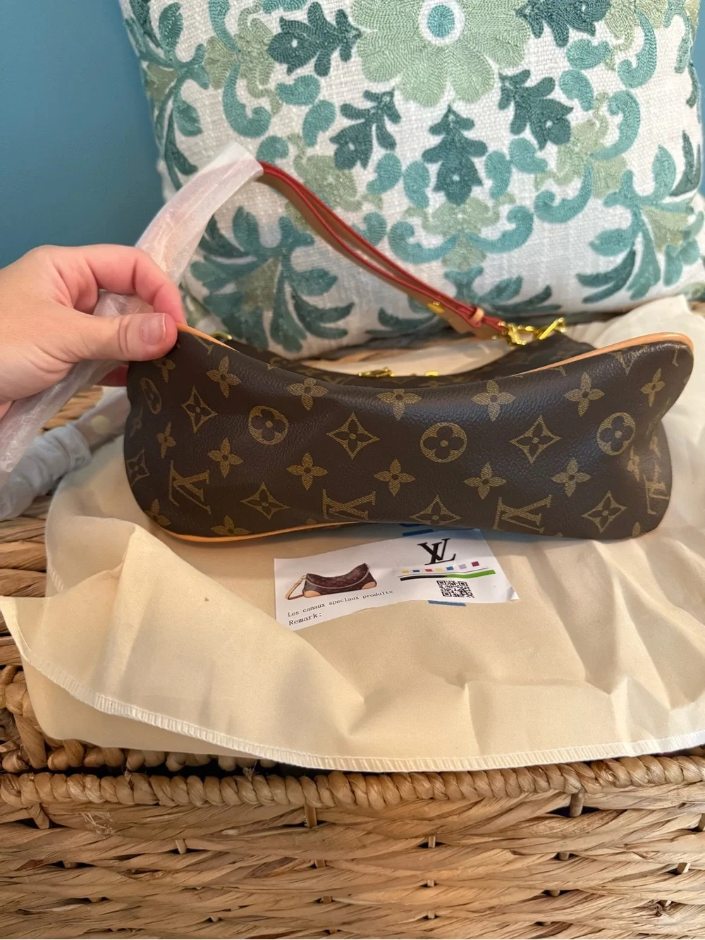 The Unbranded Brand shoulder bag